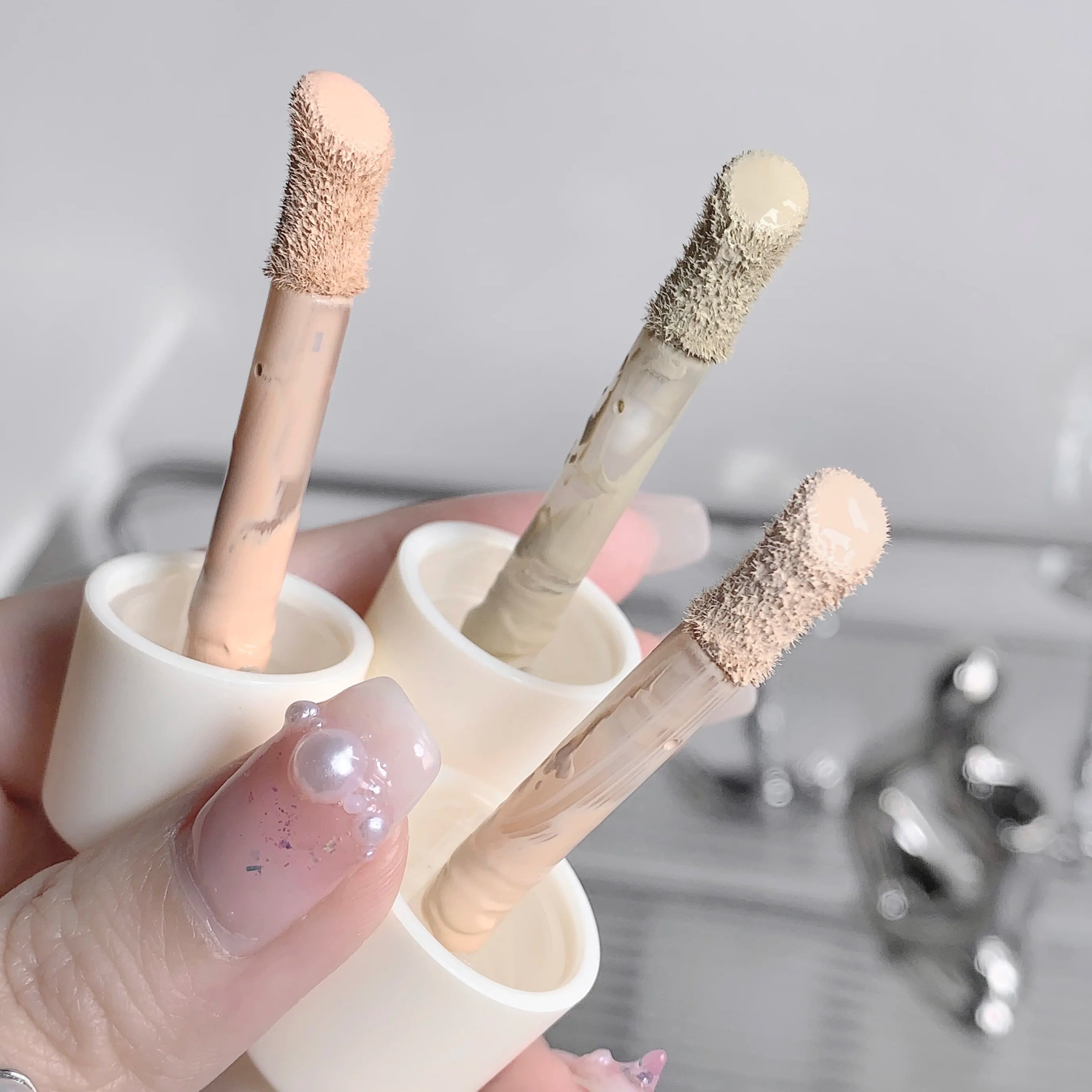 Flawless Finish Liquid Concealer Full Coverage for Blemishes Dark Circles & Freckles Smooth Application Long-Lasting,