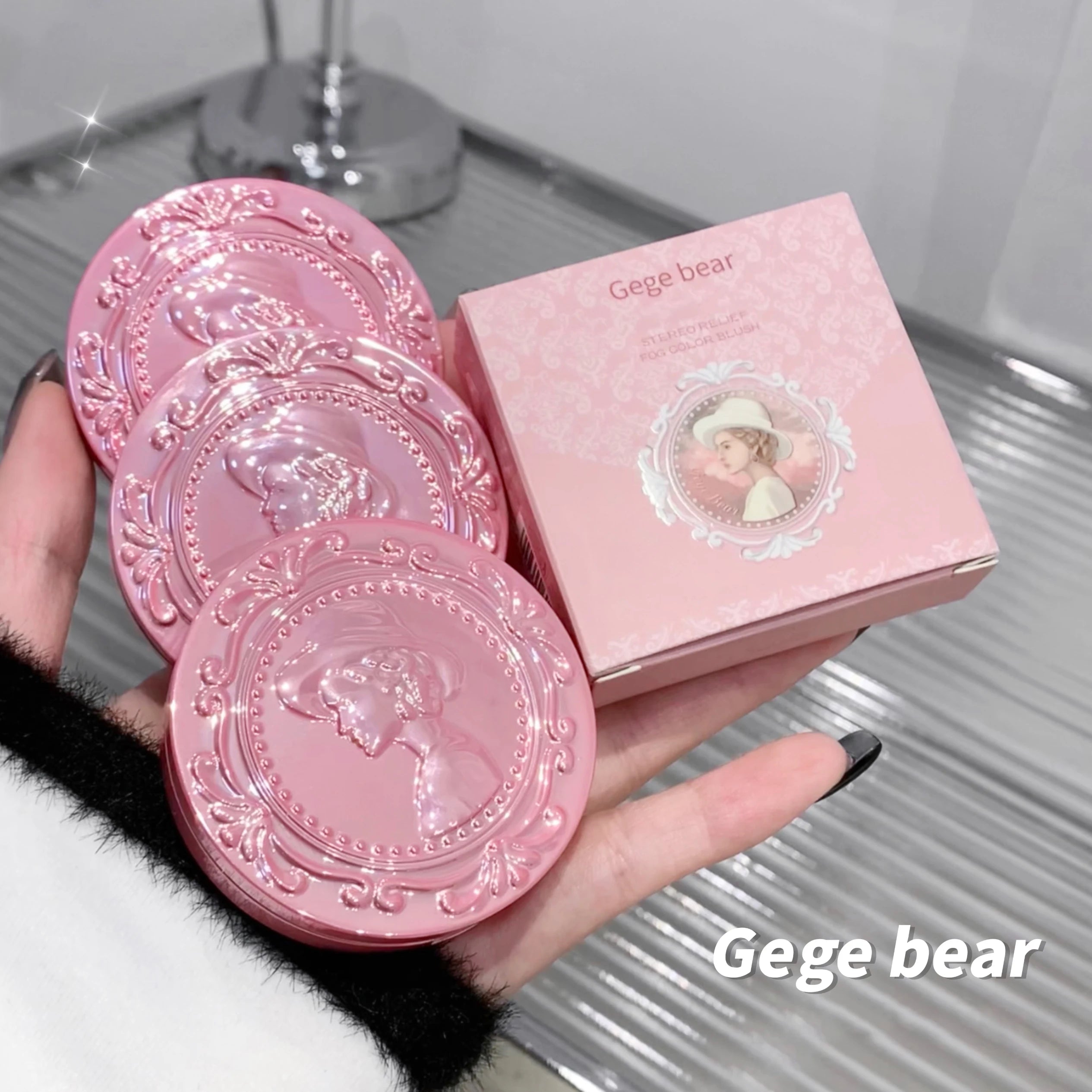 GEGE BEAR 3D Embossed Matte Blush Retro Style Silky Low Saturation Long Lasting Natural Foundation Concealer