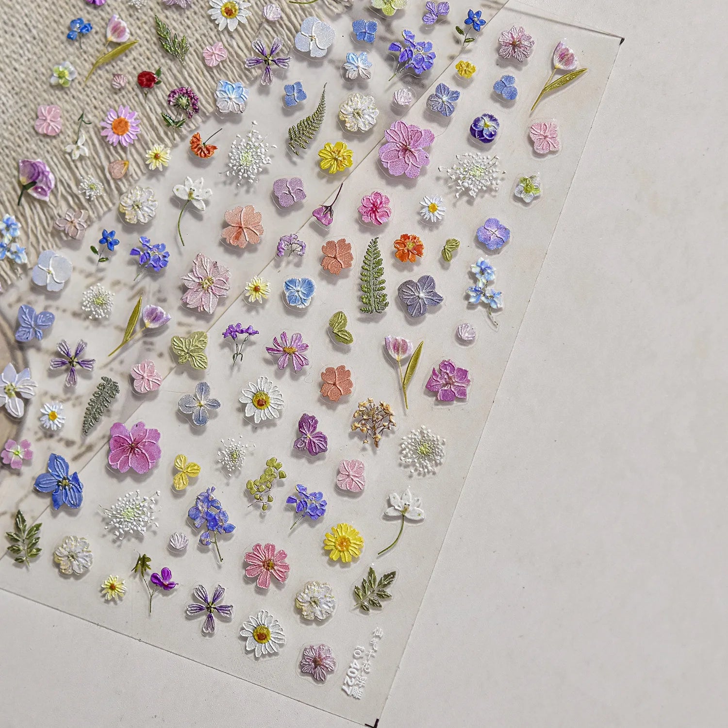 Wild Daisy Crystal Diamond Nail Sticker 5D Adhesive Flower Trendy Nail Art Stickers DIY Nail Art Decorations 3D Manicure Decals