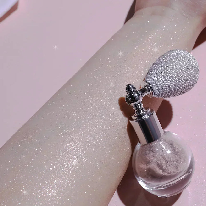 4 Colors Highlighter Powder Spray Shimmer Sparkle Powder Makeup for Face Body Pearlescent Brighten White Body High Gloss Glitter