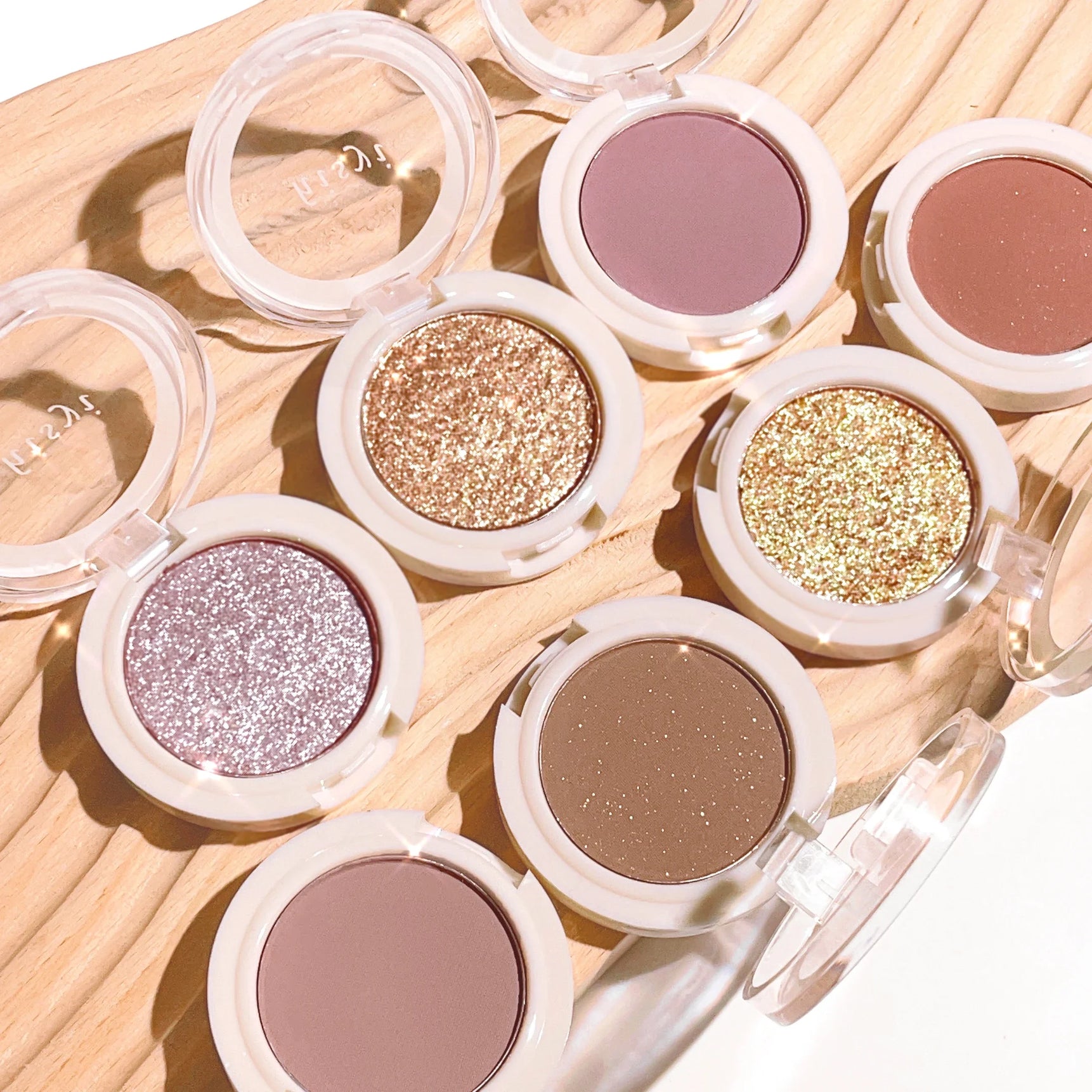 Single-Color Eyeshadow – Matte & Shimmer, High-Pigment, Brightening, Waterproof, Long-Lasting, Soft & Natural Glow Makeup